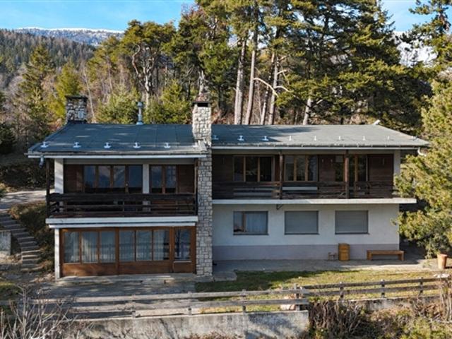 Architektonische Villa 8.5 pcs mit Panoramablick – Montana Village