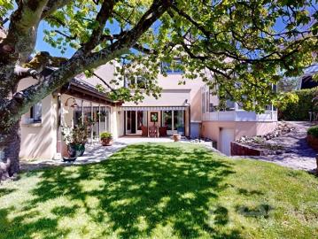 Vom Architekt entworfene Villa mit großem Garten und einzigartigem Potenzial