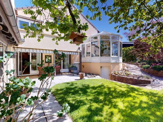 Vom Architekt entworfene Villa mit großem Garten und einzigartigem Potenzial