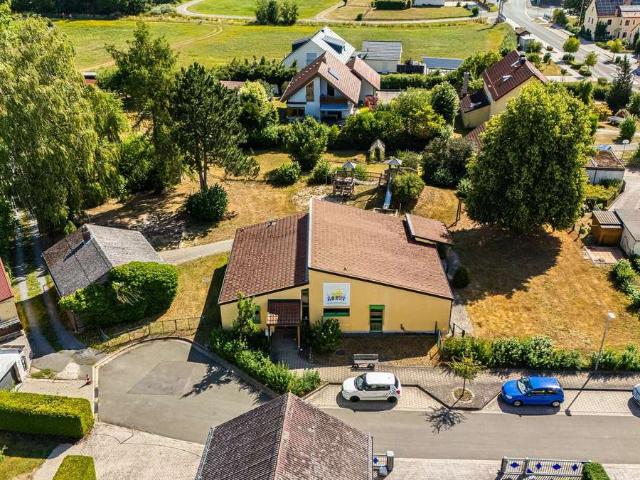 Vom Kindergarten zum Traumhaus – außergewöhnliches Anwesen auf ca. 1.776 m² Grundstück
