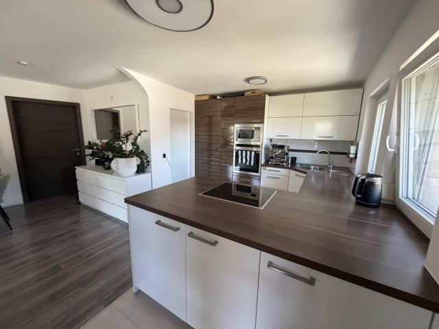 VOMP Moderne Maisonette Wohnung mit Garten und traumhaften Ausblick auf die Tiroler Bergwelt zum Verkauf