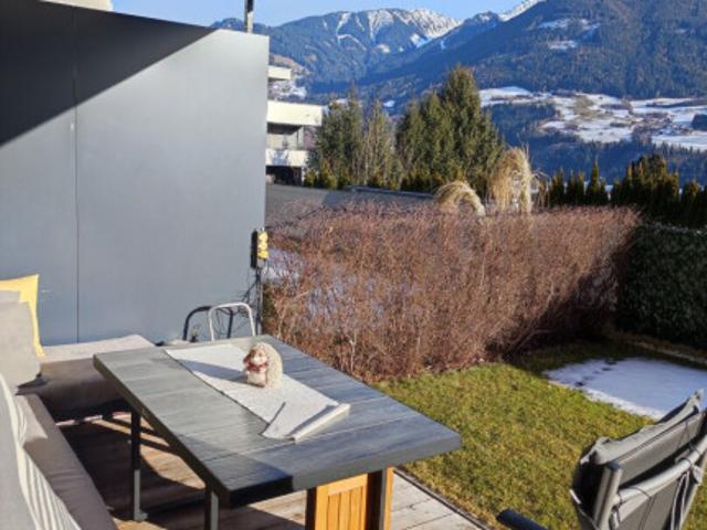 VOMP: wunderschöne 3 Zimmer Gartenwohnung mit Bergblick