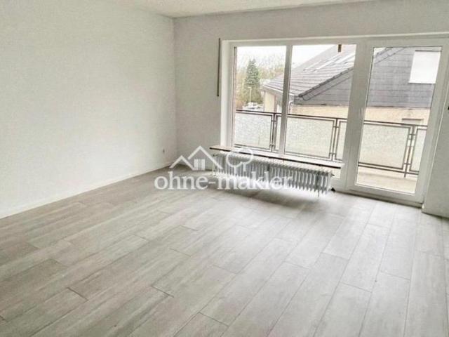Von priv. schönes 1 Zi. Single Appartement in Pad Schloß Neuhaus, ruhige Lage m. Balkon 2.OG