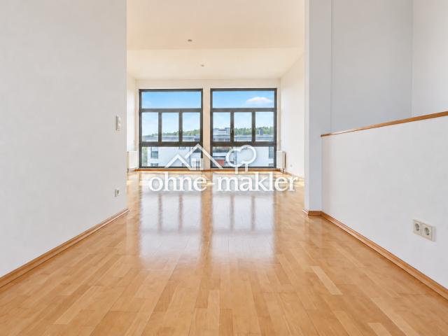 Von Privat: Maisonette mit Weitblick Dachterrasse & Loggia im Camp King