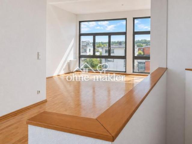Von Privat: Maisonette mit Weitblick Dachterrasse & Loggia im Camp King