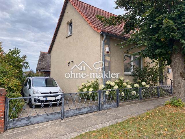 Von Privat: Doppelhaushälfte mit Ausbaupotenzial und einer separaten Scheune