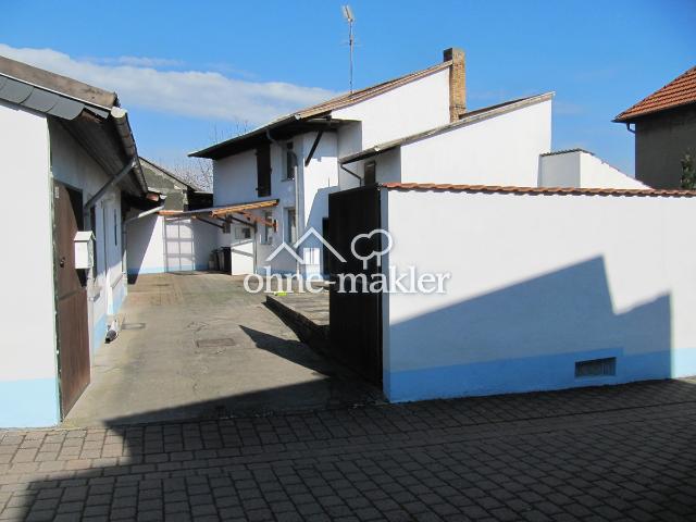 von PRIVAT * EFH + Nebengebäude * Garten * Garage * Hof * Keller