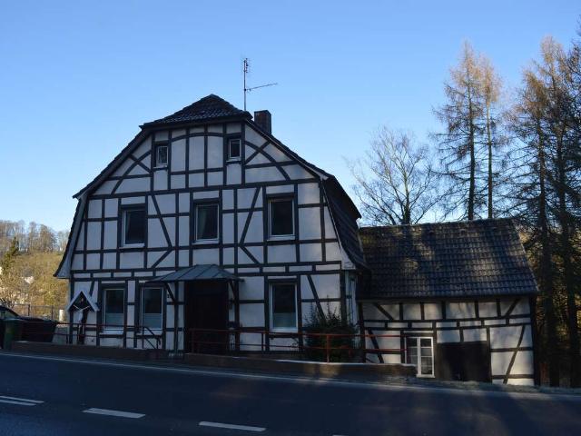 Von PRIVAT Ein bzw. Zweifamilienhaus mit Garage in Kürten Biesfeld