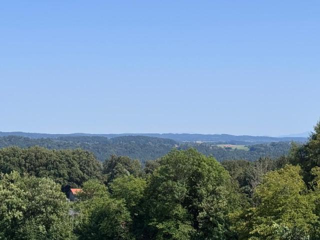Von privat Einfamilienhaus mit Einliegerwohnung auf großzügigem Grundstück renovierungsbedürftig
