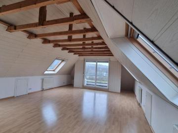 Von Privat: Gepflegte 3,5 Zimmer Dachgeschosswohnung