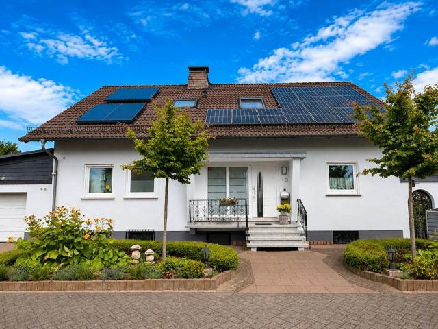 Von Privat Großes Haus mit Garten, PV und Einliegerpotenzial
