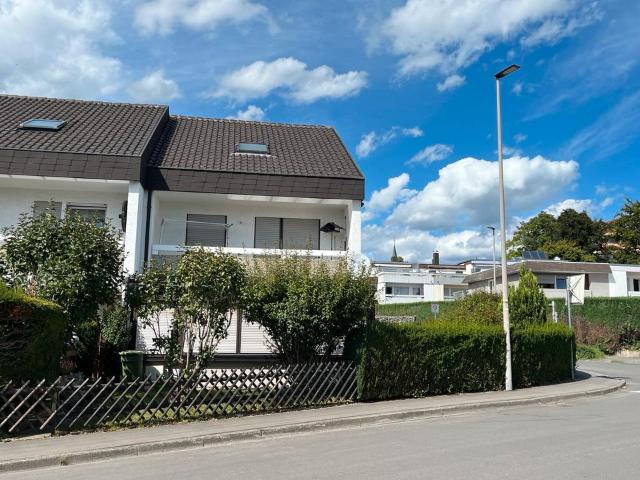 Von privat: Großes Reiheneckhaus + Garage in Affalterbach