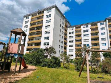 Von Privat: Großzügige 3 4 Zi. Eigentumswohnung mit TG u. Balkon