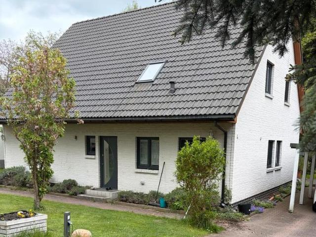 Von privat: Haus mit 2 Wohnungen, 170 qm, 1150 qm Schildow