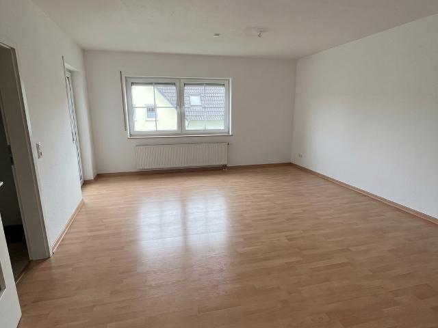 von privat: Helle, ruhige Balkon Wohnung 3 Zimmer, neue Wärmepumpe