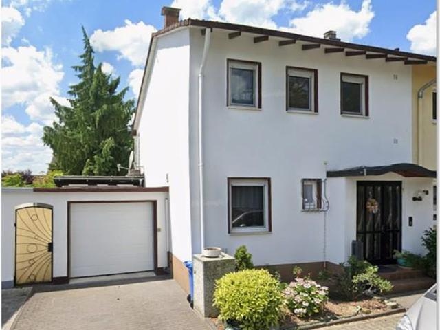 Von Privat: Ruhig gelegenes Reiheneckhaus mit Garten und Garage