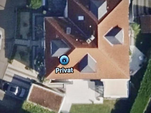 VON PRIVAT: Stadtvilla mit Wintergarten in begehrter Familienlage