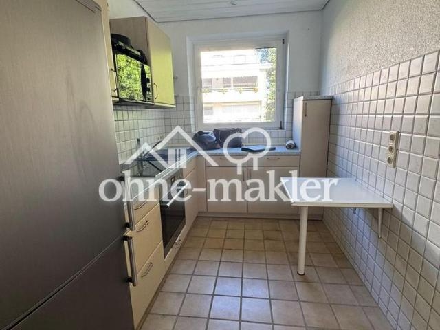 Von privat! Schöne 2,5 Zimmer Wohnung mit Balkon, Keller, Stellplatz