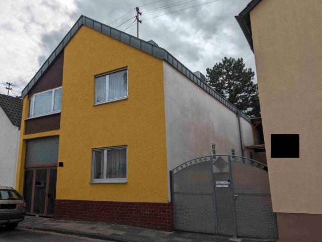 Von Privat, Zweifamilienhaus mit klimat. Maisonette