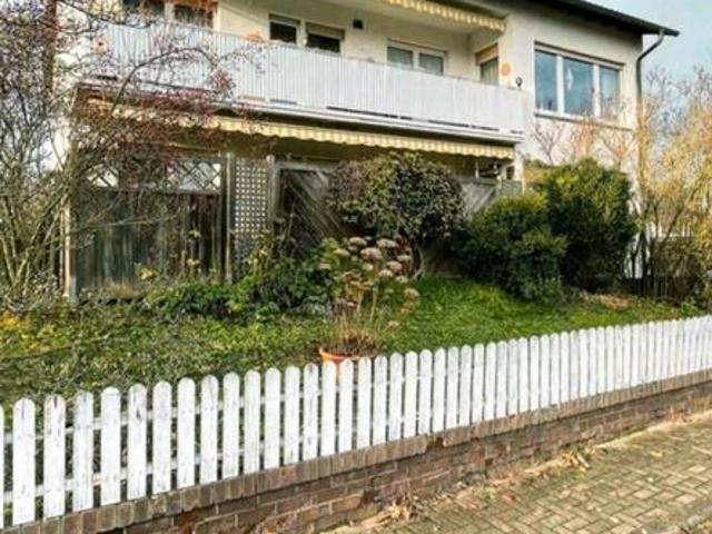 Von Privat. 4 Zimmerwohnung in ein 2 Familienhaus ruhig gelegen