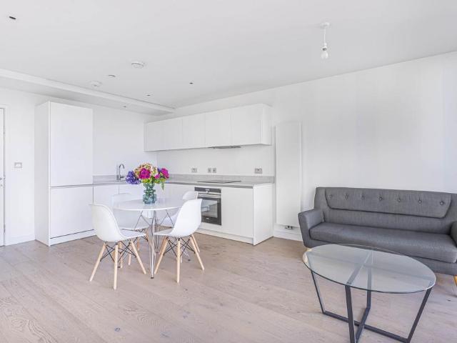 Vonder Hill, 17 Highgate Hill N19 Studio to rent £2,295 pcm £530 pw