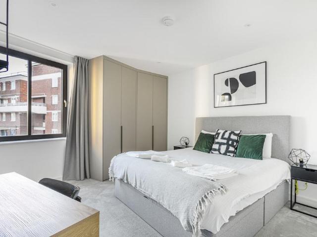 Vonder Shoreditch, Cremer Street E2 3 bed apartment to rent £4,525 pcm £1,044 pw