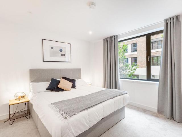 Vonder Shoreditch, Cremer Street E2 3 bed apartment to rent £4,925 pcm £1,137 pw