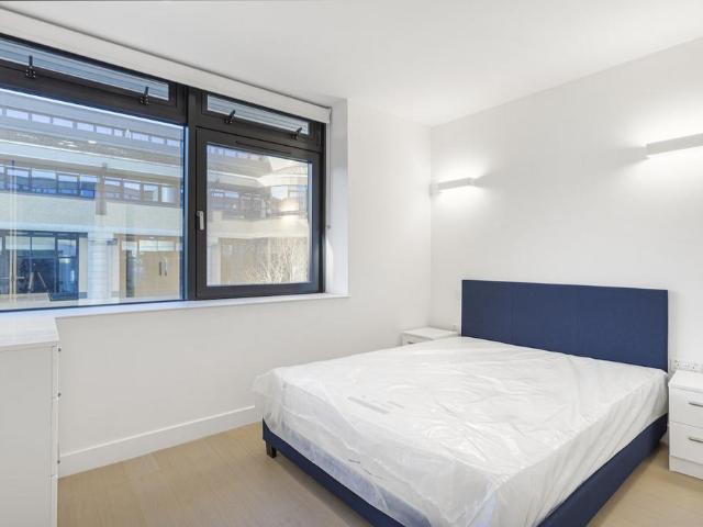 Vonder Skies, New Horizons Court TW8 1 bed apartment to rent £1,680 pcm £388 pw
