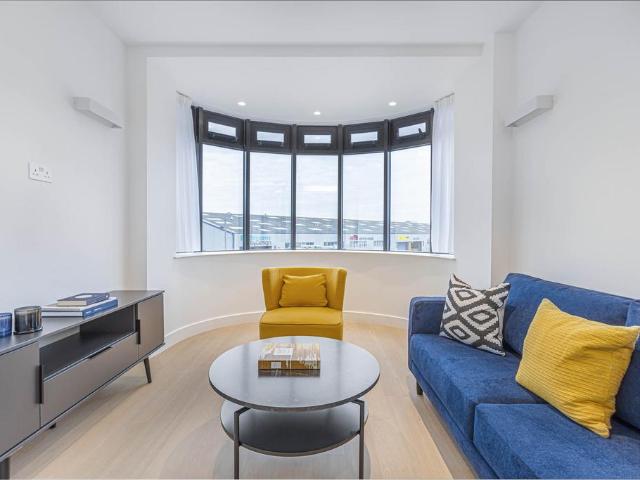 Vonder Skies, New Horizons Court TW8 1 bed apartment to rent £1,685 pcm £389 pw