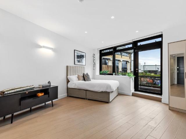 Vonder Skies, New Horizons Court TW8 Studio to rent £1,470 pcm £339 pw