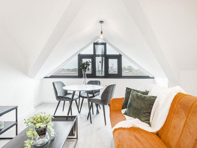 Vonder Village, Riverbank Way TW8 2 bed duplex to rent £2,100 pcm £485 pw
