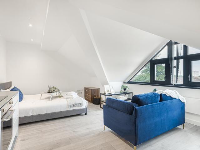 Vonder Village, Riverbank Way TW8 Studio to rent £1,505 pcm £347 pw