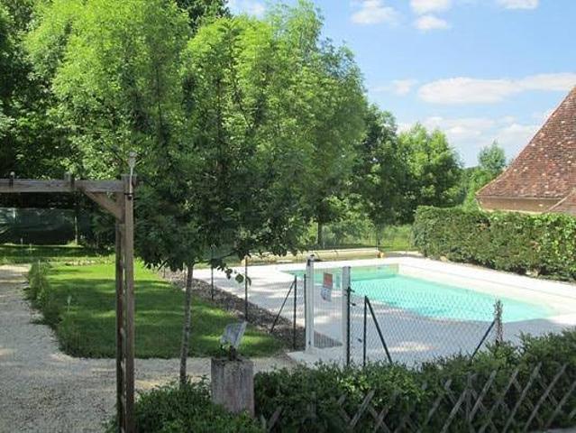 Voormalige 16e eeuwse boerderij met binnenplaats, verbouwd t. 470m² Vergt