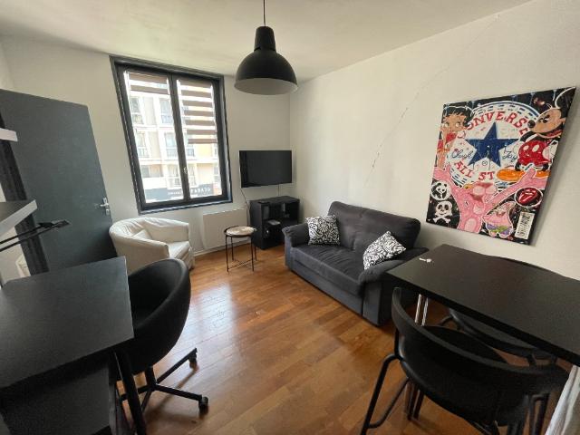 VOC LL152 rue Solférino T2 meublé avec parking et balcon