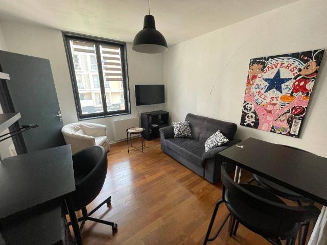 VOC LL152 rue Solférino T2 meublé avec parking et balcon