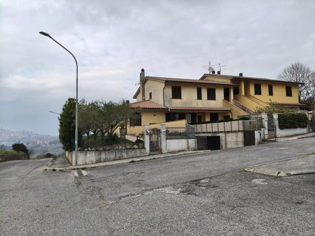 Vocabolo Torresquadrata 212C 6 vani 75mq