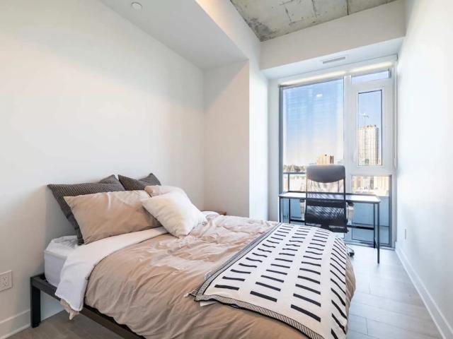 Voda Apartments, 300 Miwate Pvt Ottawa, ON | Amber