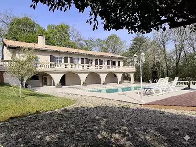 Voeuil et Giget 16400 Achat / Vente maison 7 pièces t7 piscine jardin