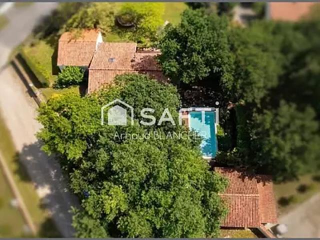 Voeuil et Giget 16400 Achat / Vente maison 7 pièces t7 piscine terrasse
