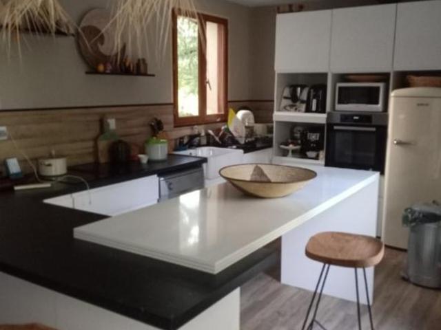 Voeuil et Giget. Maison 130 m² avec terrain et piscine
