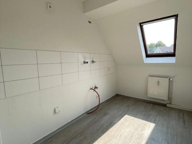 Vogelnest in schöner Lage: interessante 2,5 Zi. Wohnung mit Ausblick