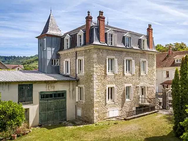 Voiteur 39210 Achat / Vente maison 11 pièces t11 au dernier étage jardin
