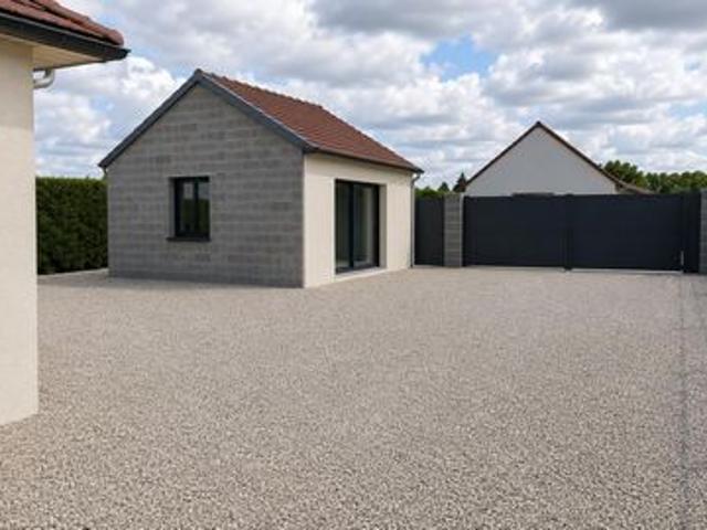 Voici quelques accroches courtes et percutantes: Neuve & exceptionnelle Votre rêve commence ici Maison neuve d'exception Épervans, coup de cœur Un bien rare ! Prestations haut de gamme Le confort absolu Neuf, espace, liberté Maison + dépenda.
