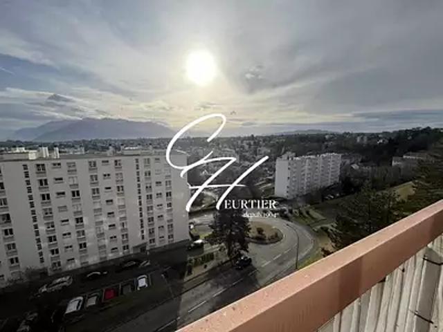 Voiron 38500 Location appartement 4 pièces t4 au dernier étage parking