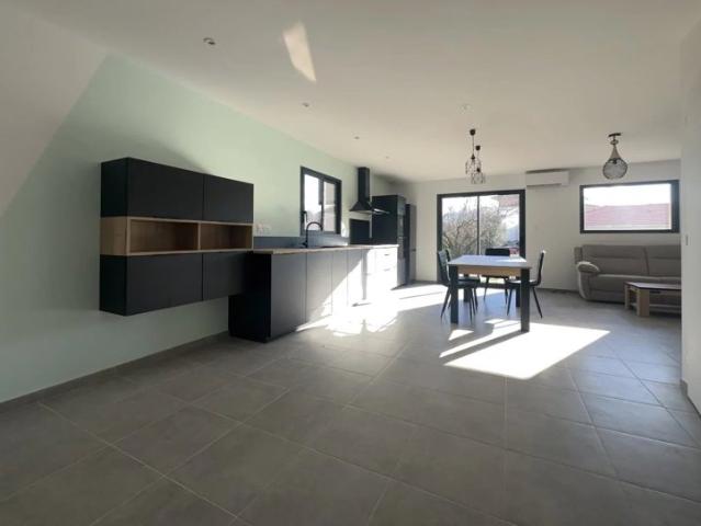 VOIRON CRIEL, MAISON MEUBLEE A LOUER