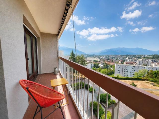 VOIRON – Appartement 5 pièces rénové avec vue panoramique 83m² Voiron