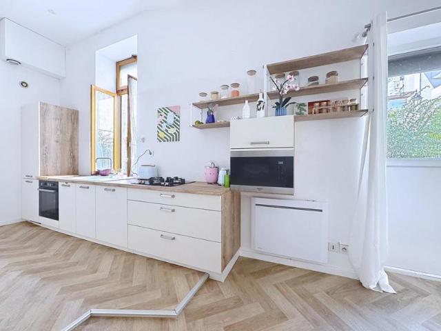 Voiron gare, appartement de 53 m² entièrement rénové avec mezzanine et cave