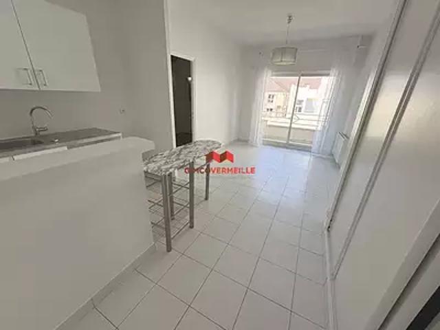 Voisins le Bretonneux 78960 Location appartement 2 pièces t2 au dernier étage cave