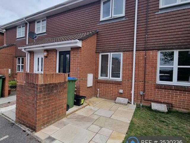 Vokes Close, Southampton, SO19 2 bed terraced house to rent £1,350 pcm £312 pw