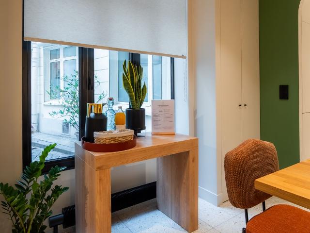 Voltaire House · large loft on courtyard, Paris Amsterdam Apartments for Rent